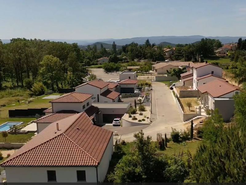 BARDET PROMOTION - Promoteur immobilier Drôme - Le Parc d'Elisa - Montmeyran 800 x 600 avec verdure